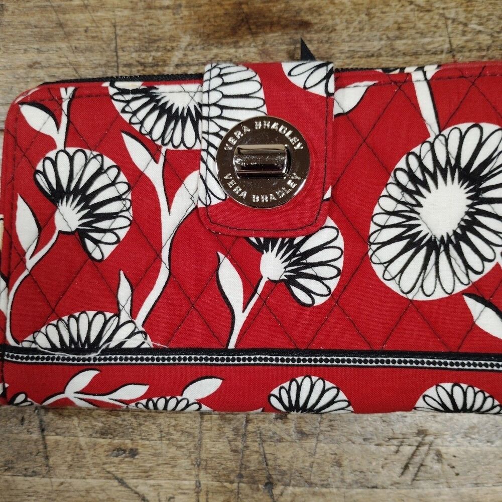 Vera Bradley Turn Lock Zip Around Wallet Retired Deco Daisy Floral Red Quilted - Picture 2 of 8